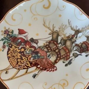 Williams-Sonoma China. 4 place settings. 12 items total